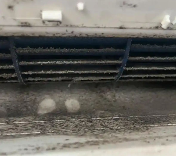 端州空调吹的风有股烧焦味是怎么回事